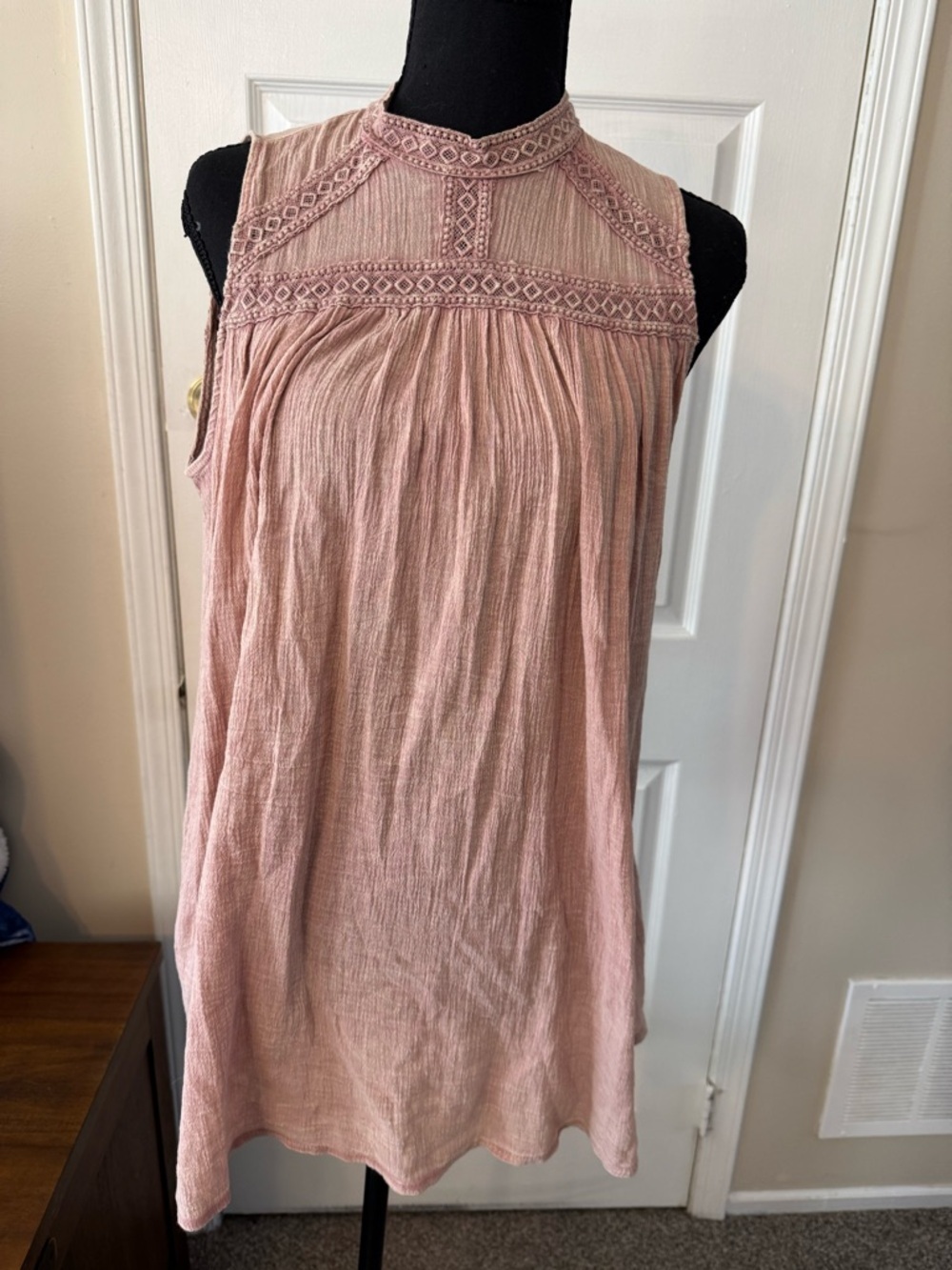 Sleeveless Pink Lace-Yoke Tank Top
